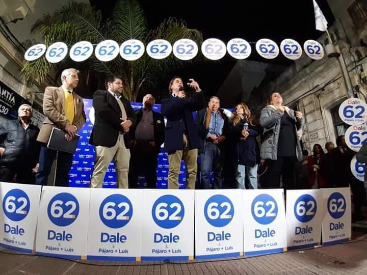 QuiqueArezo's tweet photo. Ya hace un año de nuestro último acto de @Dale62Mvd metiendo para que @LuisLacallePou sea nuestro Presidente, de la mano @PajaroEnciso !! Hoy 1 año después tarea cumplida y orgullosos de tener un Sr. Presidente. https://t.co/5I2dKrVYnC
