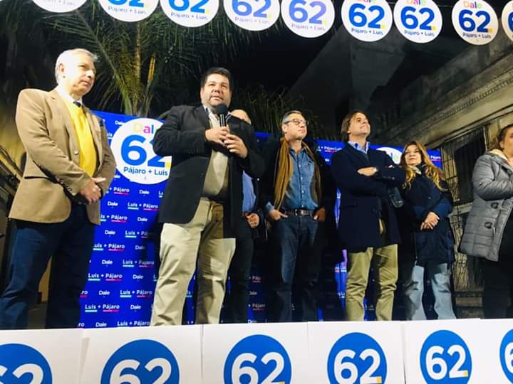 QuiqueArezo's tweet photo. Ya hace un año de nuestro último acto de @Dale62Mvd metiendo para que @LuisLacallePou sea nuestro Presidente, de la mano @PajaroEnciso !! Hoy 1 año después tarea cumplida y orgullosos de tener un Sr. Presidente. https://t.co/5I2dKrVYnC