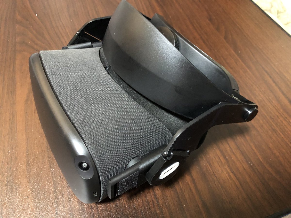 VulpeS404's tweet photo. GO QuestVRのHalo Strapつけてみた
着け心地いいね!!だいぶ楽そう!
畳むとコン��クトになるのもいいけど純正のケースには入らなそうだから考えないとな...
#OculusQuest
#GOQuestVR https://t.co/dr0ZlUQNin