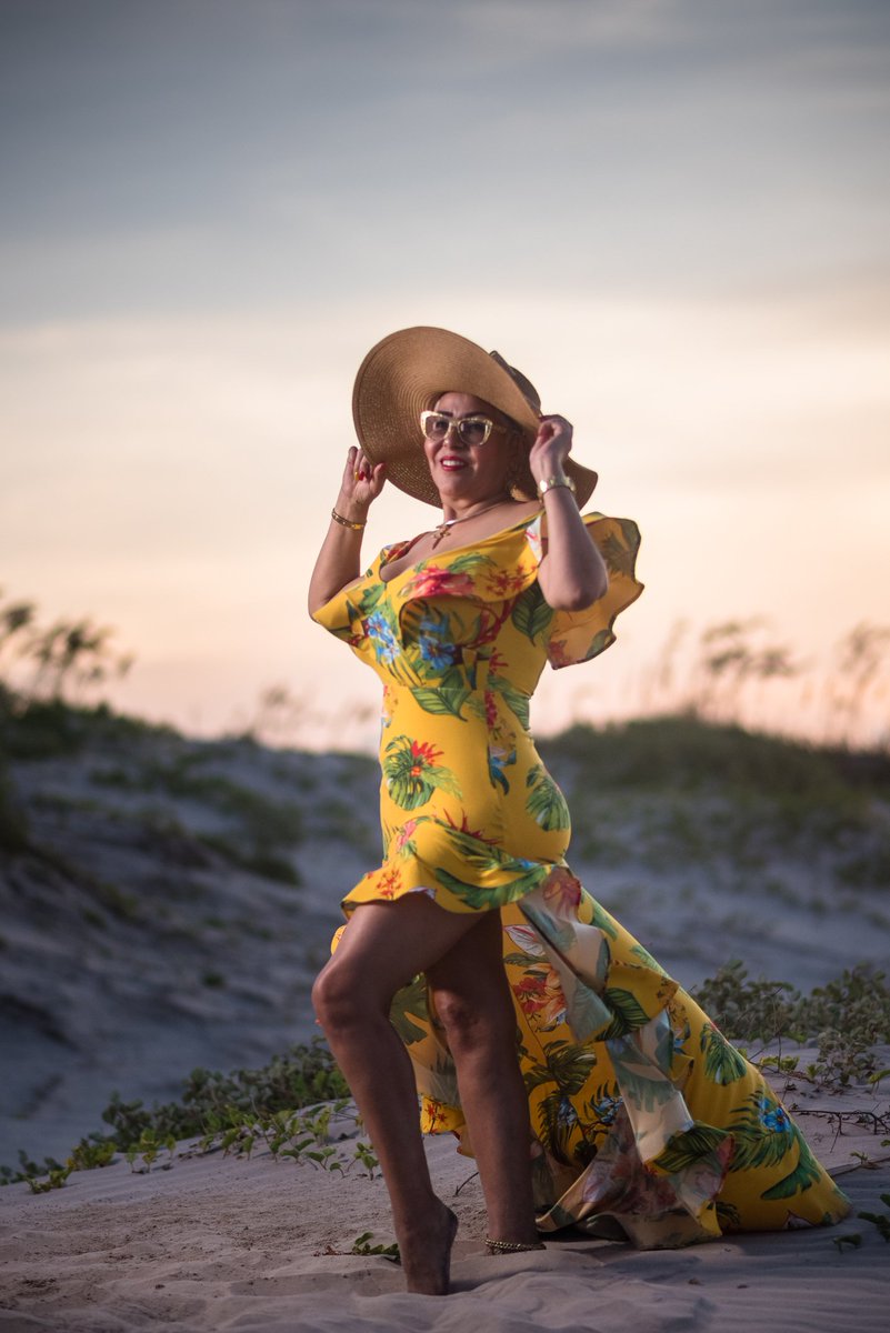 Atardecer en SPI, y una Nikon en mano.

#strobist #offcameraflash #SunsetDreams #sunset #SPI #SouthPadre #Texas #beach #beachlife #AzaelGR #portraits #portraitphotography #Nikon