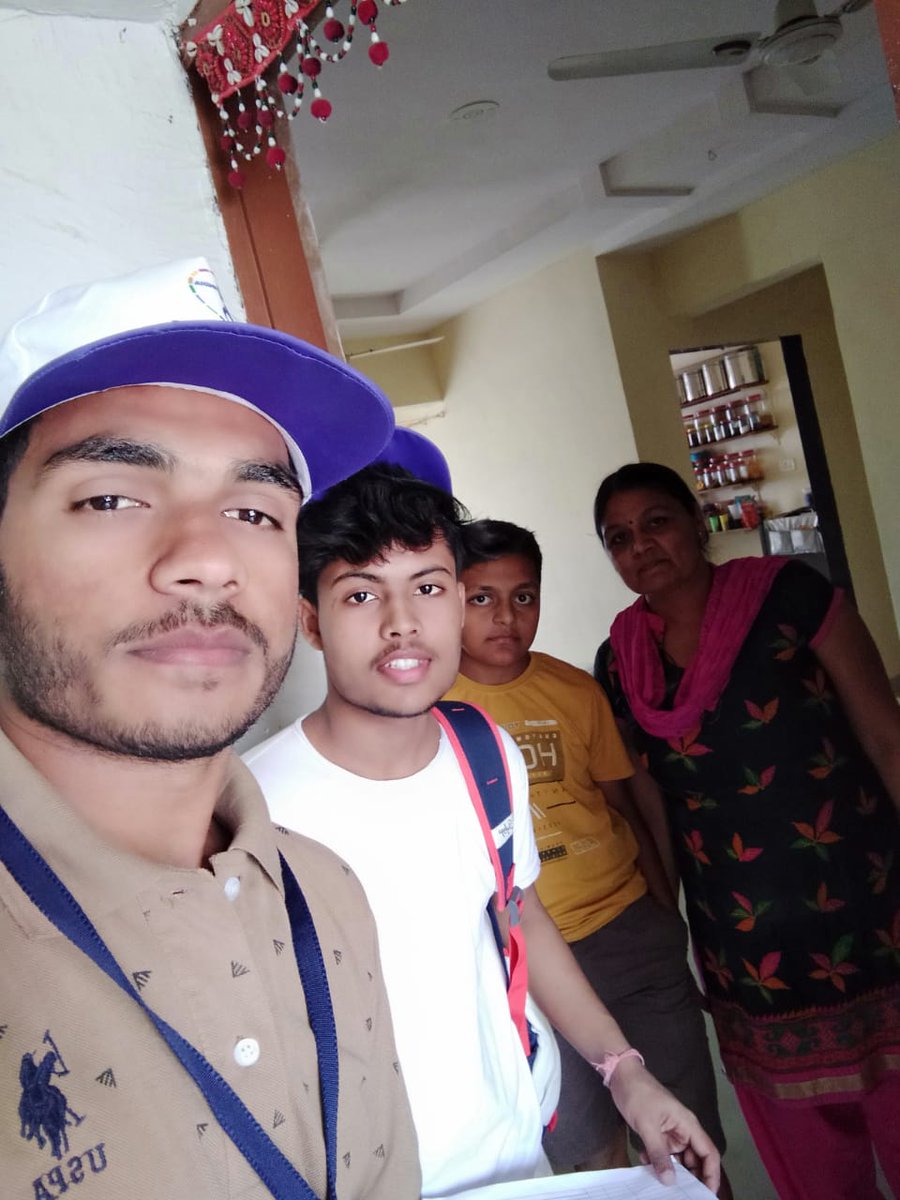 CscVohra's tweet photo. Our Economic servey team at gujarat,dist-Valsad@Umbergaon#CSC SOCIAL MEDIA DAY https://t.co/6chLTnO3oX