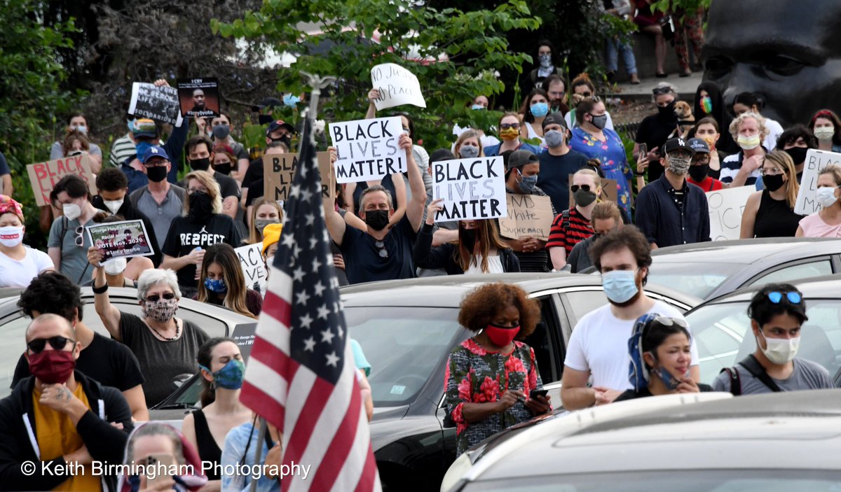 photowkb's tweet photo. Thousands of protesters at city hall in Pasadena after the death of George Floyd, a black man who was in police custody in Minneapolis #blacklivesmatter #lavoice #protest #georgefloyd #justiceforgeorgefloyd #coronavirus #covid19 #pandemic #cityhall #losangeles #california https://t.co/jcrFzHmoGI