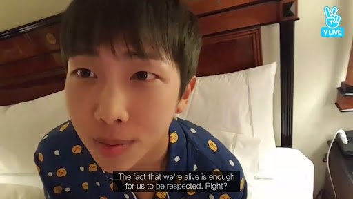 UniversBTS_'s tweet photo. 📷| " O fato de estarmos vivos é suficiente para sermos respeitados, certo ? "
                      -Kim Namjoon 

🐼| @BTS_twt

 https://t.co/yx7jTxCErs