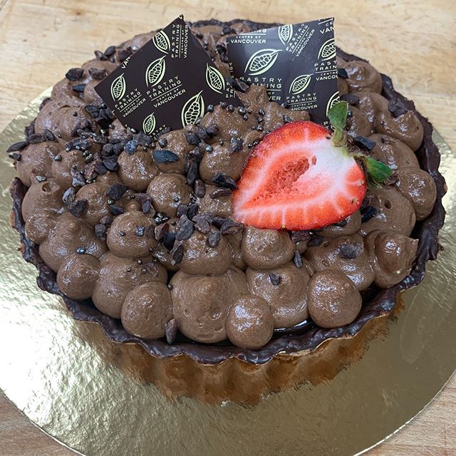 CustomCutGems's tweet photo. Chocolate espresso ganache tart topped with chocolate mousse. The #gemcutter is in pastry school

📸 https://t.co/WziaersjQx via https://t.co/aZ9NyfjZew https://t.co/itP9E0PRii