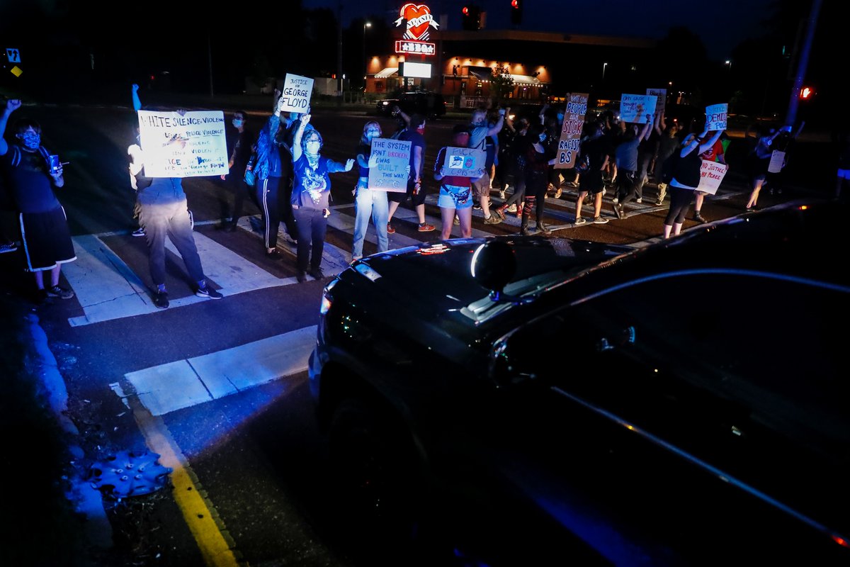 markweberphoto's tweet photo. Protesters blocking traffic on Germantown Rd. #BLM #BLMprotest #MEMPHIS #memphisprotests https://t.co/c9BC35KmmB