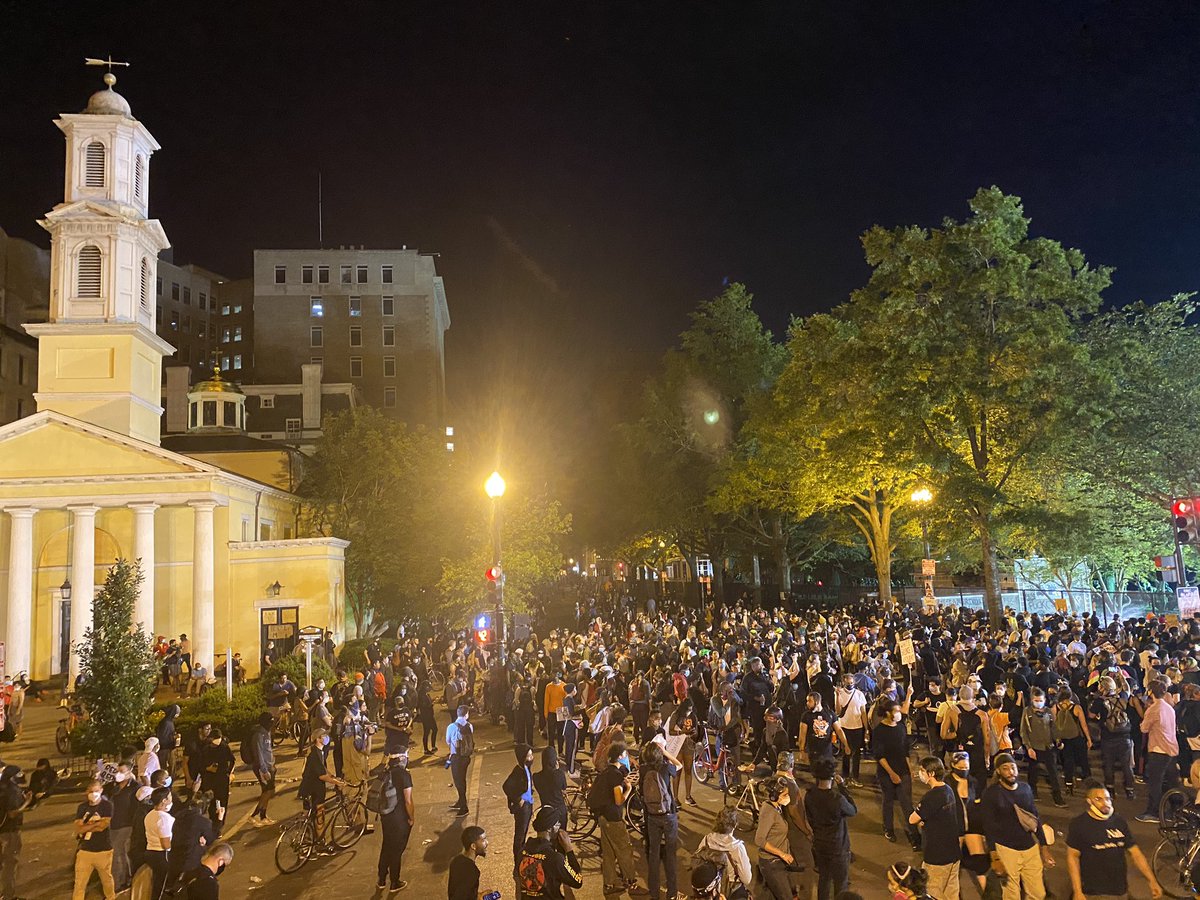 Wavesboiii's tweet photo. This is how the DC protest is looking right now at 11:30pm. 100% peaceful. It’s freaking TUESDAY. 

#DCPROTEST https://t.co/zG4NDzYR95