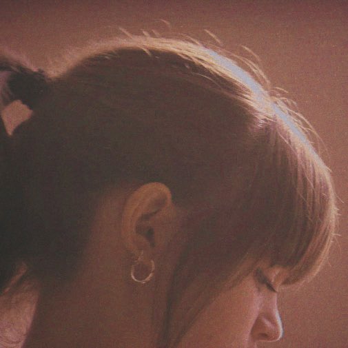 shadowsbroke's tweet image. 𝐀𝐋𝐈𝐂𝐄 𝐋𝐎𝐍𝐆𝐁𝐎𝐓𝐓𝐎𝐌 𝐈𝐈.
——————
           the herbology professor’s daughter, next gen hufflepuff student at hogwarts school of witchcraft and wizardry.