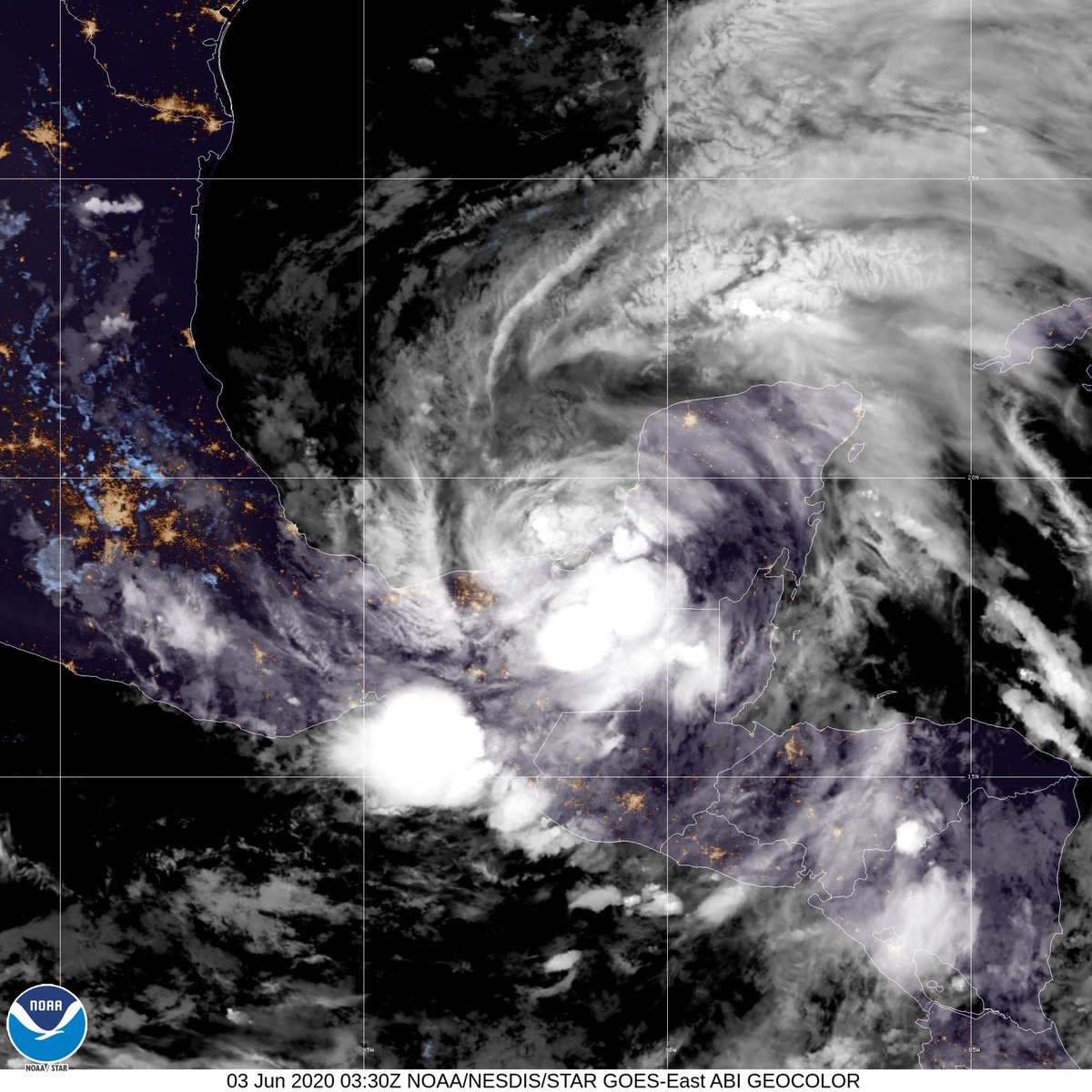 SkyAlertStorm's tweet image. Tormenta #Cristóbal, con vientos de 85 km/h, se ubica a menos de 75 km al noroeste de Cd. del Carmen, Camp.

Se prevé que en próximas horas toque tierra y posteriormente gire de nuevo hacia el Golfo de México rumbo a EE.UU.

⚠️Extremar precauciones por riesgo de inundaciones⚠️