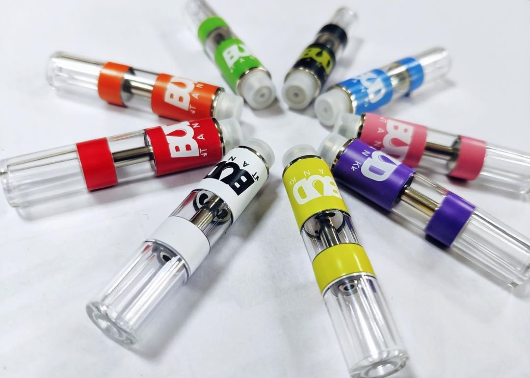 V18 vape tank makes a rocky coast smooth. Enjoy great taste with a V18. Which color do you prefer? #thc #thccartridges #cbdvape #cbdhealth #vape #cartridges #catridge #cbdcures #cbdcartridges #cartridgebattery #budtank