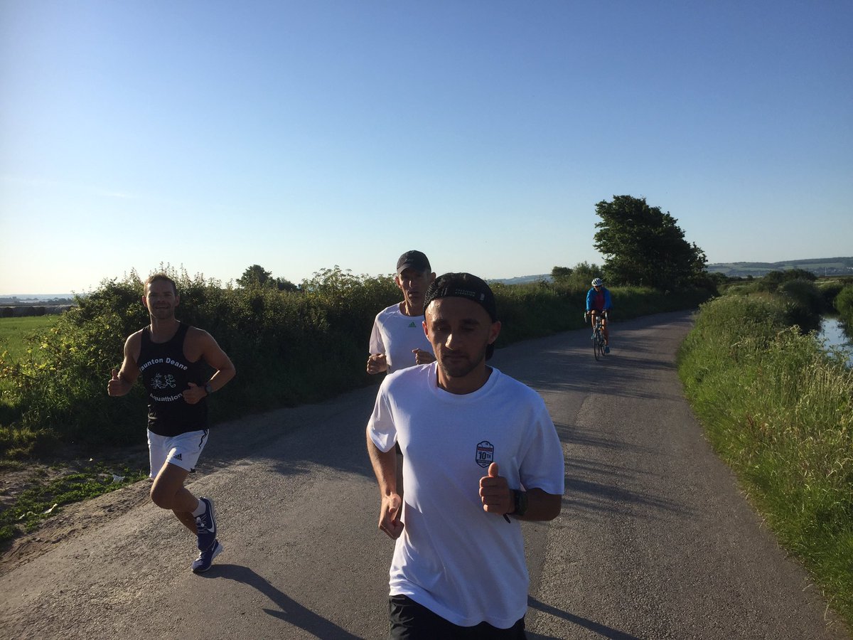 BenCoxCoaching's tweet photo. Mega Kudos - Phil Strahan
@BrightonMarathn 2019 (3:16)
#NotTheBrightonMarathon2020 (3:01:29)
Awesome pacing @kyledarragh7 and Simon Beeby. Mega hot even 7am start + a stiff breeze. Big thanx to @thesweatexperts for helping with Phil’s hydration, @activeedge_ #cherryactive https://t.co/vcfzP41lfs