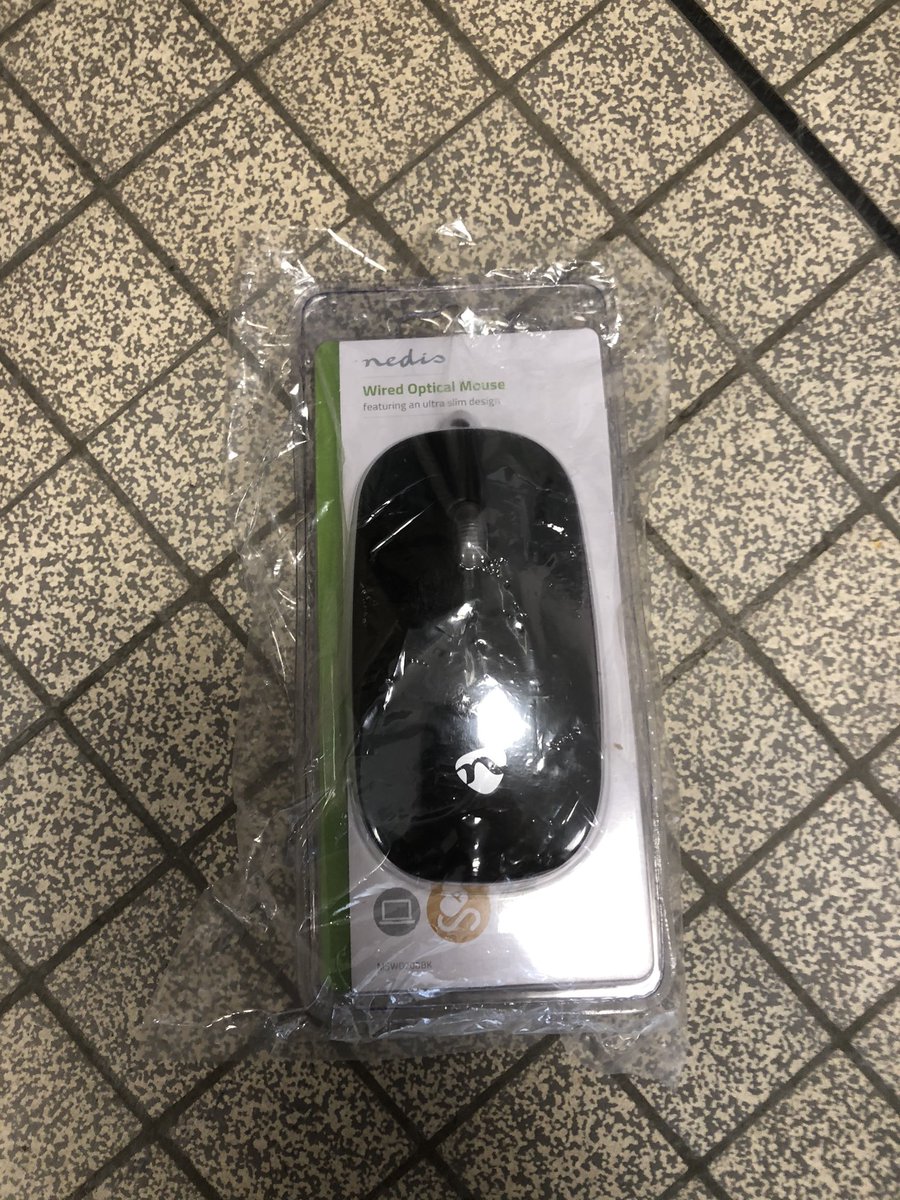 Webtime65's tweet photo. Le monde d’après ne change pas dans la #tech .
Souris #Nedis achetée chez @LDLC .
L’emballage déjà trop volumineux et plastique, est protégé lui même par du #plastique...
Je vous mets ici la quantité de produit jeté sur une souris à 4€ !
#gaspillage #ecologie https://t.co/2R7Kvr4ixR