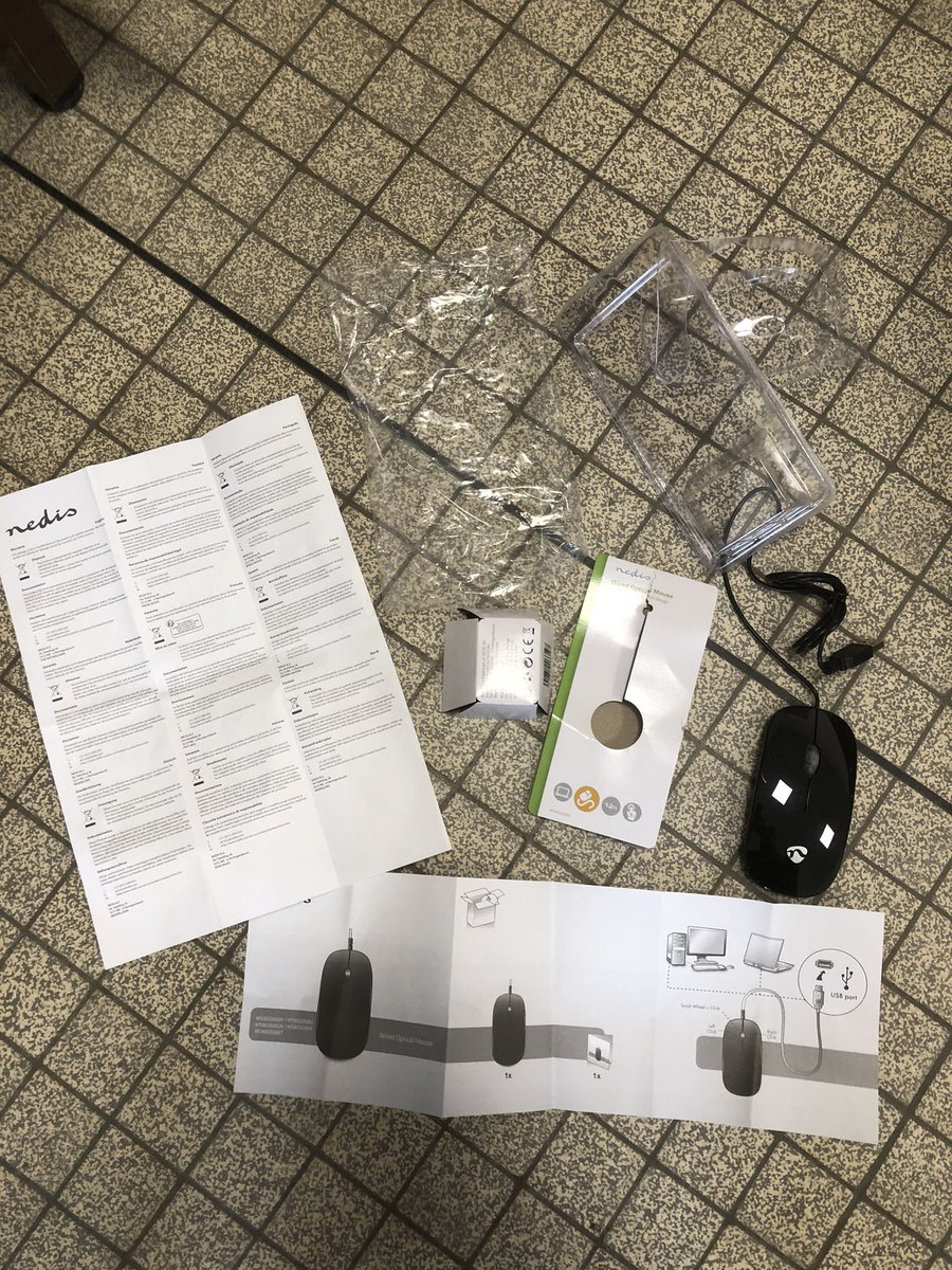 Webtime65's tweet photo. Le monde d’après ne change pas dans la #tech .
Souris #Nedis achetée chez @LDLC .
L’emballage déjà trop volumineux et plastique, est protégé lui même par du #plastique...
Je vous mets ici la quantité de produit jeté sur une souris à 4€ !
#gaspillage #ecologie https://t.co/2R7Kvr4ixR