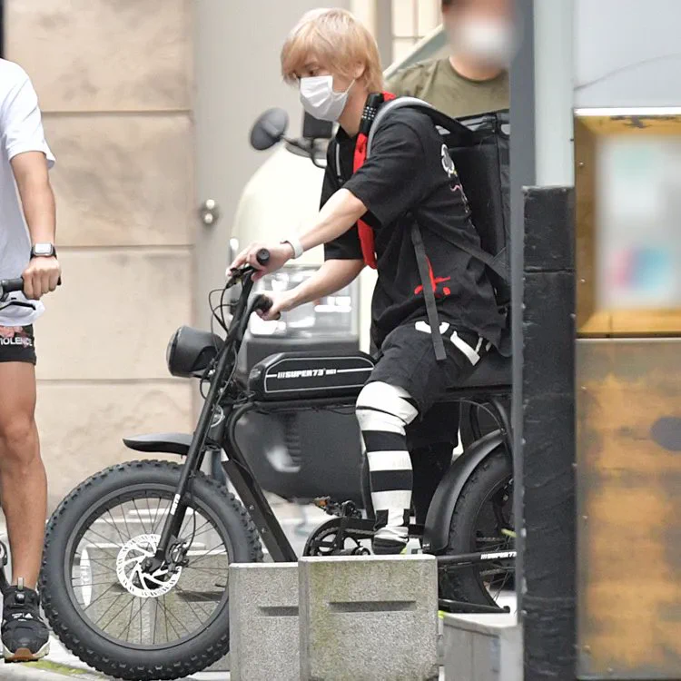 手越祐也が自転車で弁当配達？自転車がいかつすぎるwww