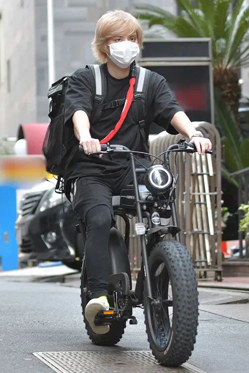 手越祐也が自転車で弁当配達？自転車がいかつすぎるwww