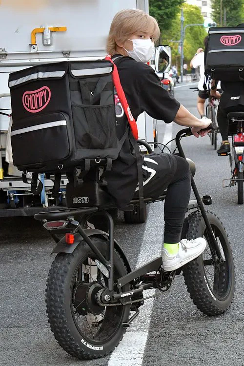 手越祐也が自転車で弁当配達？自転車がいかつすぎるwww