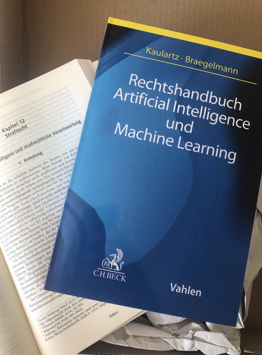 Druckfrisch: Das Rechtshandbuch zu AI &amp; KI mit meinem Beitrag zum Strafrecht ist gerade angekommen.