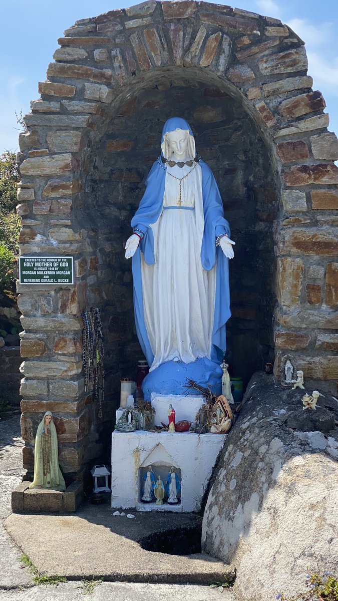 There are over 3,000 holy wells dotted around Connemara and allover Ireland.
Here is Saint Mary’s Holy Well, Rusheenamanagh, Carna, Co Galway. 
Tobar Mhuire, Ruisín na Manach, Carna, Co na Gaillimhe. 
#HolyWell #Connemara #Ireland #WildAtlanticWay 
irishcultureandcustoms.com/ALandmks/HolyW…