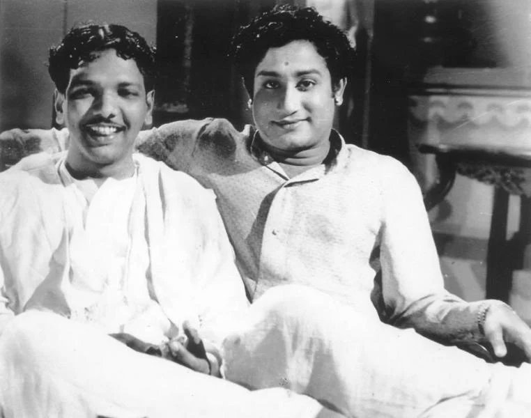 AranthaiMurugan's tweet photo. பராசக்தி படைத்த பிறவி கலைஞனே
உ��் புகழ் வாழியவே!
#FatherOfModernTamilnadu
#HBDKalaignar97
#QatarDMK https://t.co/xA2qH1IySq
