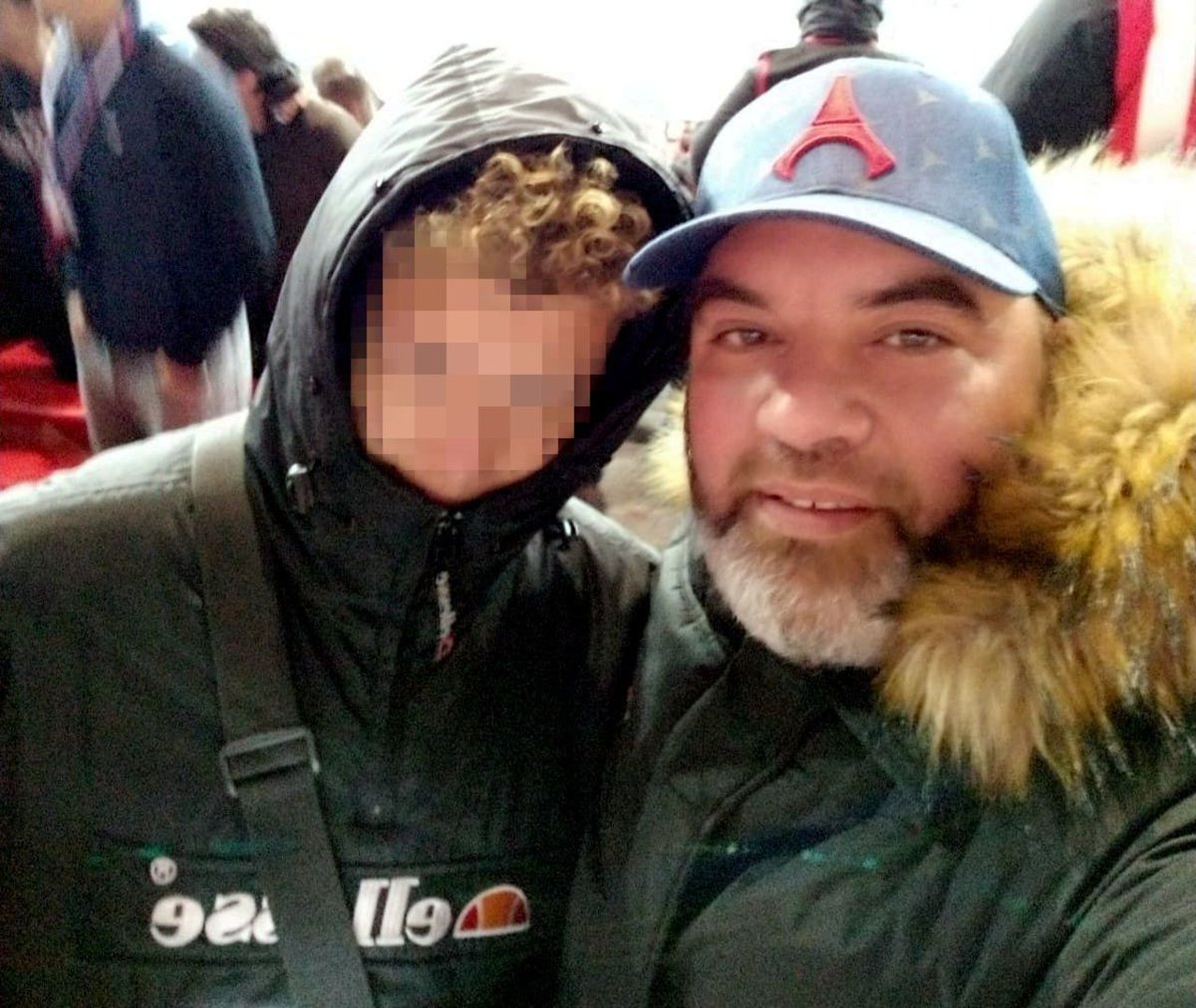 La veuve de Cédric Chouviat, livreur de 42 ans mort le 3 janvier dernier à Paris, accuse : «Il a connu la même souffrance que George Floyd» leparisien.fr/faits-divers/a…