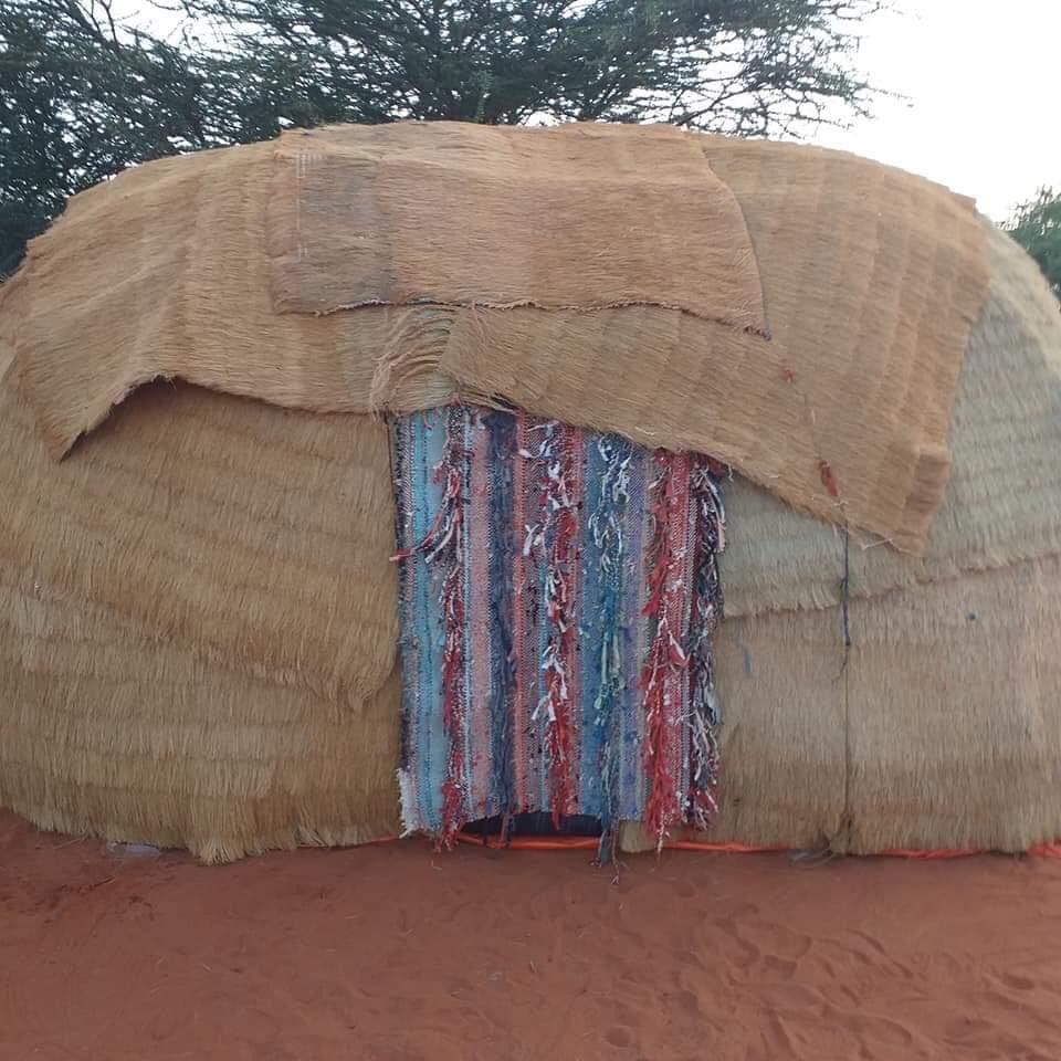 Ofaysal1984's tweet photo. #SomaliMen are always Romantic, Arooska baadiyaha Waaba Mid Cajiiba.
Bal Fiiri Guriga #Aqal_Somaliga ah, Sariirta Quruxda badan ee Caatada ah, iyo hab dhaqanka wanaagsan ee Qoyskan Cusub. https://t.co/gk5TeRu0f8