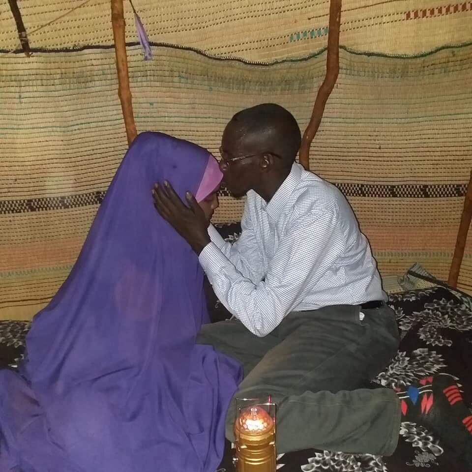 Ofaysal1984's tweet photo. #SomaliMen are always Romantic, Arooska baadiyaha Waaba Mid Cajiiba.
Bal Fiiri Guriga #Aqal_Somaliga ah, Sariirta Quruxda badan ee Caatada ah, iyo hab dhaqanka wanaagsan ee Qoyskan Cusub. https://t.co/gk5TeRu0f8