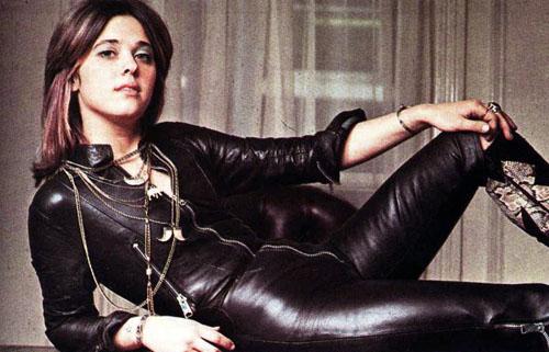 Happy Birthday to SUZI QUATRO who turns 70 today, June 3, 2020.  