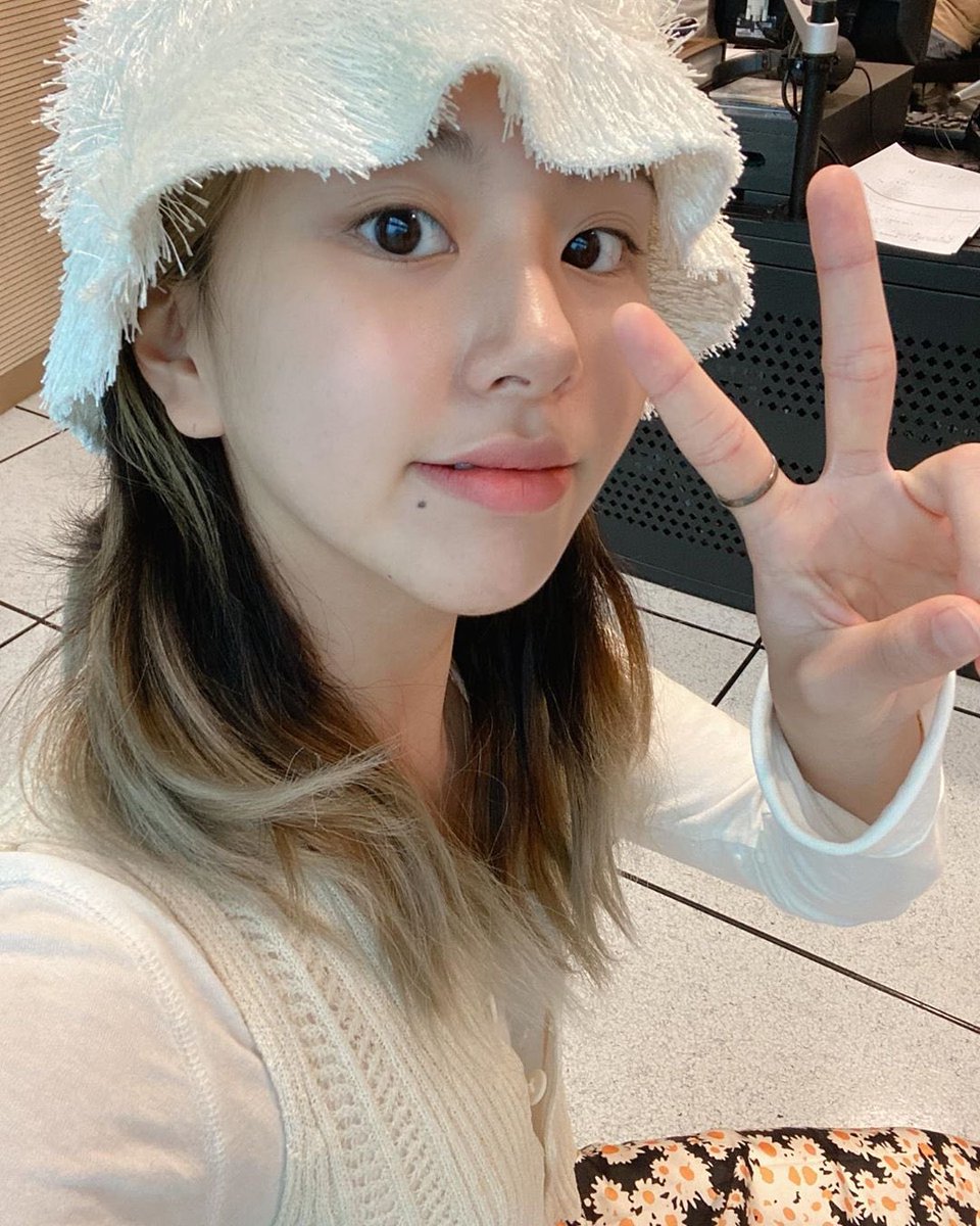 the_cy_archive's tweet photo. 채영이 이틀간 사복👒 https://t.co/SjZfIocq5B