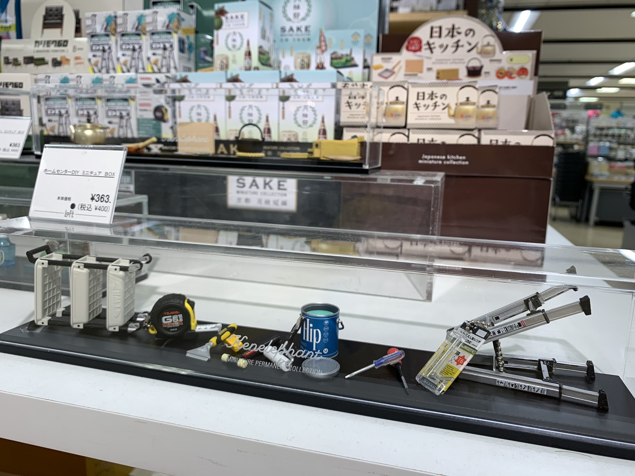 池袋ロフト リアルミニチュア 世の中に実在するいろんなものを 本物そっくりリアルなミニチュアに キッチンやインテリア お掃除グッズなど可愛らしい ミニチュアが盛り沢山です Kenelestaff 11階 バラエティ雑貨