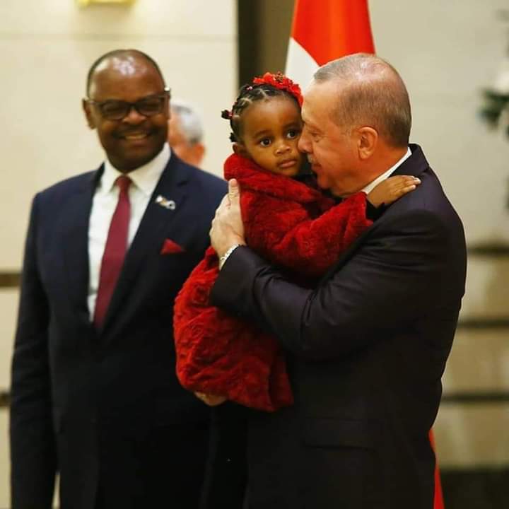 Slanur95059841's tweet photo. "#Peygamber Efendimiz'in (s.a.v) buyuruğu “beyazın #siyaha, siyahın da #beyaza hiçbir üstünlüğü yoktur” 
Din, dil, ırk ayrımı gözetmeksizin tüm #insanlığın hakkını ve #hukukunu korumak için verdiğimiz mücadeleyi sonuna kadar #sürdüreceğiz.."

[ Reis ] 🇹🇷🥰 https://t.co/DZtHRBzjhl