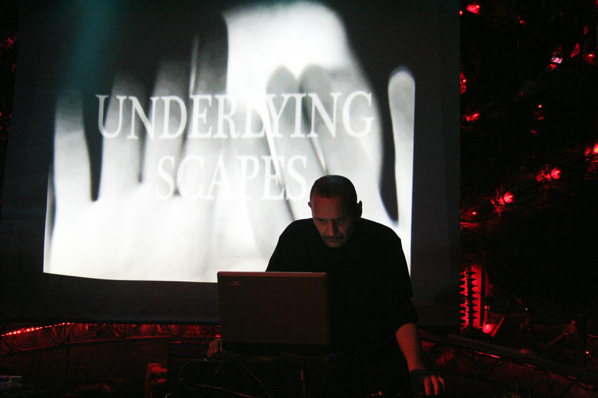 Cryptuniverse's tweet photo. Live at Cross Club - "Underlying Scapes" #Prague, #Czechia
#industrial #ambient #contemporary #music #live #soudscape #composer https://t.co/oLEVXyya62
