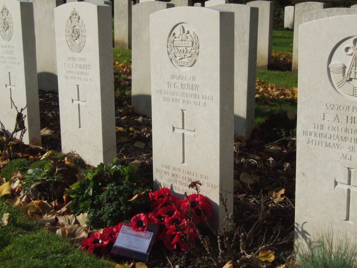_Marcus_Hook's tweet image. My thoughts today are in northern France. The 80th anniversary of my dad's uncle's passing, in 1940. L/Cpl Dennis Ruddy, aged just 21. #Gloucestershire #Glosters #Cassel #Dunkirk Grave at #Longuenesse @war_fallen @CWGC