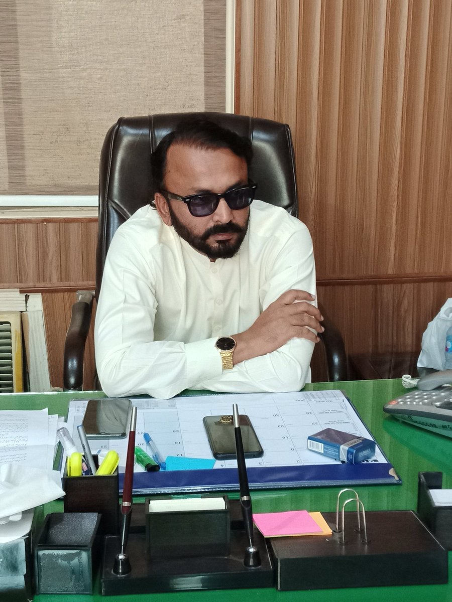 CMCCMultan's tweet photo. چیئرمین وزیراعلیٰ پنجاب شکایت سیل ملتان
طاہر حمید قریشی اپنے سرکاری دفتر میں موجود، عوام الناس کے مسائل کے حل کیلئے کوشاں!!!

ہمارا منصب، عوامی خدمت ⁦🇵🇰⁩
@UsmanAKBuzdar @zubairniazi @dprmultan1 @DeputyMultan @CommissionerMu2 @CpoMultan @rpo_multan https://t.co/7AKa3VXi33
