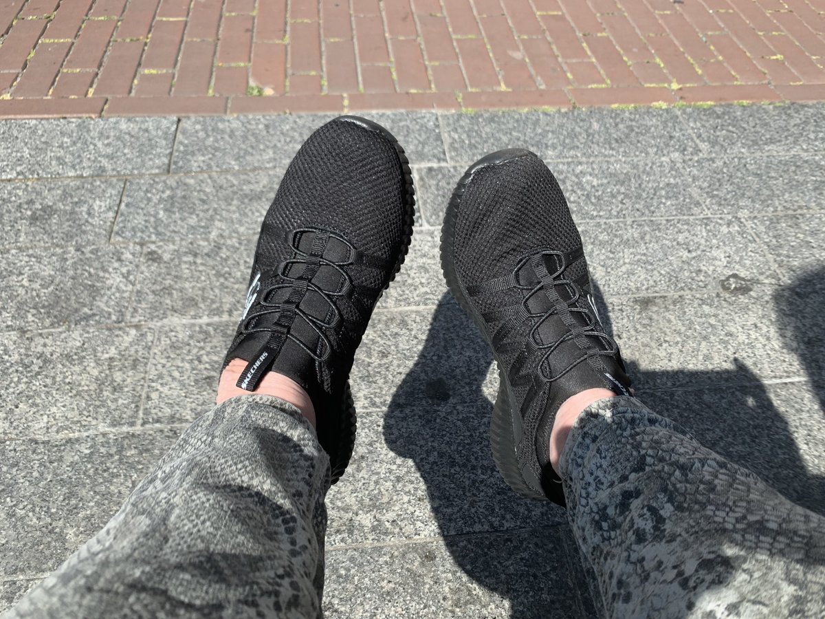 Nieuwe werkschoenen gekocht. Niet fijn dus gelukkig was ik snel weg. #anderhalvemetersamenleving