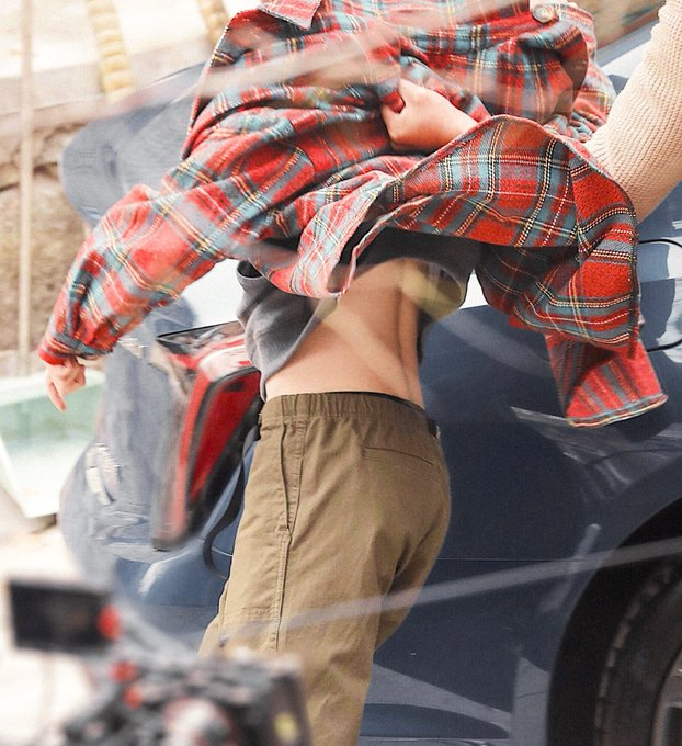 that line of xz's spine curving down to his ass HNNNNG