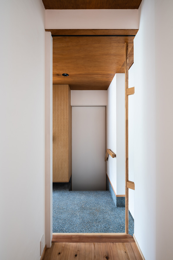 野口修一 בטוויטר 千葉県 鎌ヶ谷の家d の玄関 ガレージからも住まいからも直接出入りできる便利な玄関 になっています 深いポーチにして雨風から守られた場所にしています 1坪サイズのクロークもあって収納力も十分です 玄関 玄関土間 木の玄関ドア 木の家