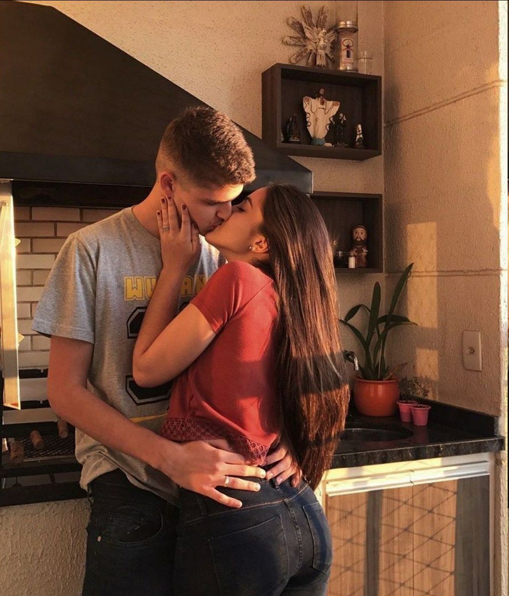 شهریار (افلاطون) on X: بوسه ای از لب تو ، قیمت جان است مرا مسجد چشم تو ،  بنیان جهان است مرا همه ی عمر دهم بهر دمی بر تو طواف مست