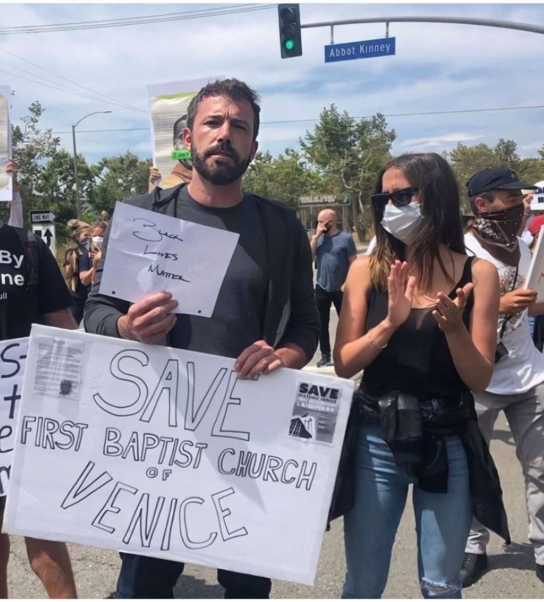 ShivWithoutFear's tweet photo. Our Batman @BenAffleck setting a great example of peaceful protesting and showing everyone how it's done. @RTSnyderCut 
#BlackLivesMatter https://t.co/TQwKW0Maau
