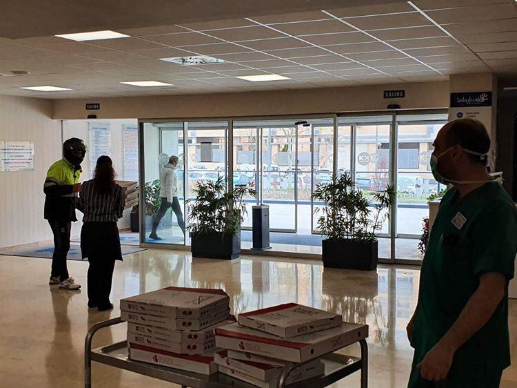 Hoy en <a href="/HMHOSPITALES/">HM HOSPITALES</a> es el Día de <a href="/pizzeriascarlos/">Pizzerías Carlos</a>, porque durante la batalla nos han regalado pizzas para el personal de nuestros hospitales.

Muchas gracias por vuestro apoyo y compromiso 👏
#HOYESELDIADE