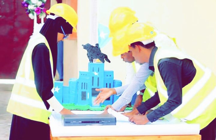 Engmunadakane's tweet photo. Han iyo himilo sare kheyrka ku dhaaf am happy to be #engineer https://t.co/sIbSiUDWV2