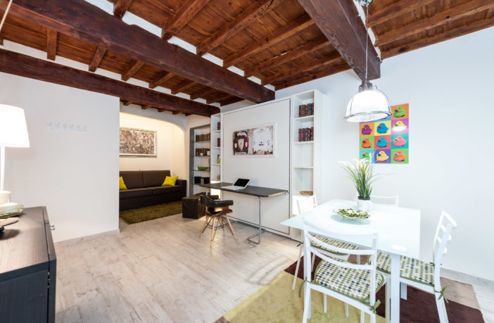 Una casa può davvero trasformarsi in ufficio? 
Airbnb ha chiesto a #MicheleBellani, nostro socio ed ergonomo di professione, di condividere consigli e buone abitudini prendendo spunto dagli alloggi work friendly disponibili.  
<a href="/SIE_Lombardia/">SIE LombardiaLiguria</a> <a href="/SIEPiemonte/">SIE Piemonte</a> #Ergonomics #homeworking