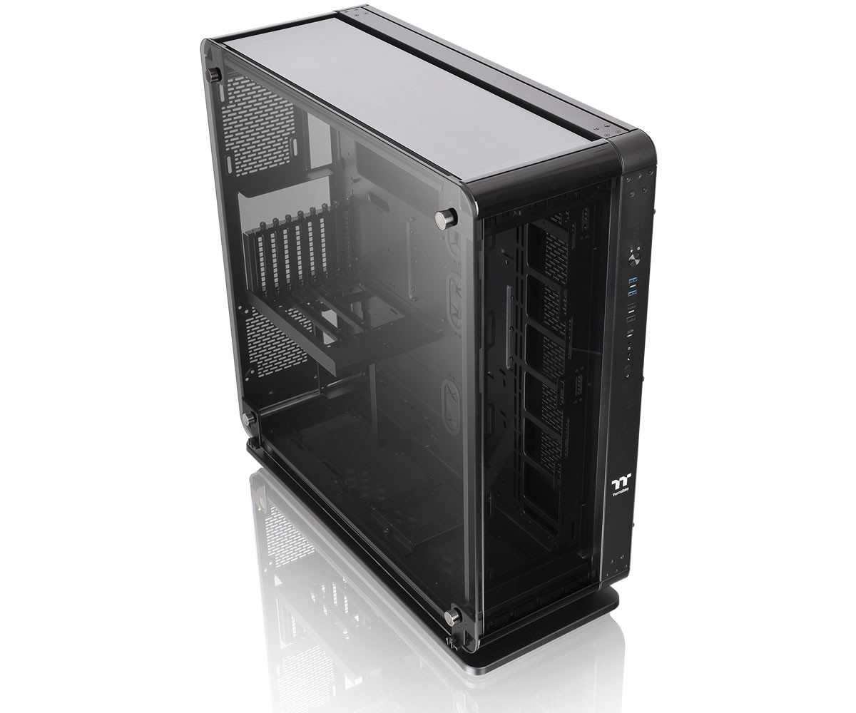 cowcotland's tweet photo. #COMPUTEX2020 : pas moins de 18 ventilateurs pour le #Thermaltake Core P8 https://t.co/m45RnpLQkG https://t.co/0md7AoozSc