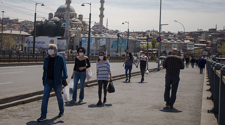 Bilim Kurulu üyesi Tezer uyardı: Salgının her zaman tekrar alevlenme riski var
bit.ly/2XqThnG