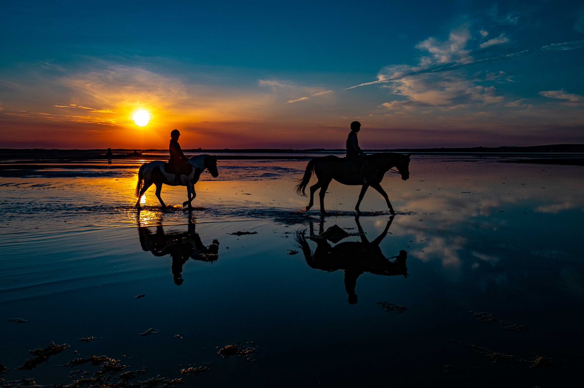 Sunset #Riders at Cummeen Strand, #Sligo #sligo #sunset🌅 @sligotourism #WildAtlanticWay #sunset_lovers #sunset_pics #picoftheday #sunsetporn #sunrise_sunsets_aroundworld #sunsethunter #sunset_hunter #sunset #ig_sunsetshots #best_moments_sunset #WhenWeTravelAgain