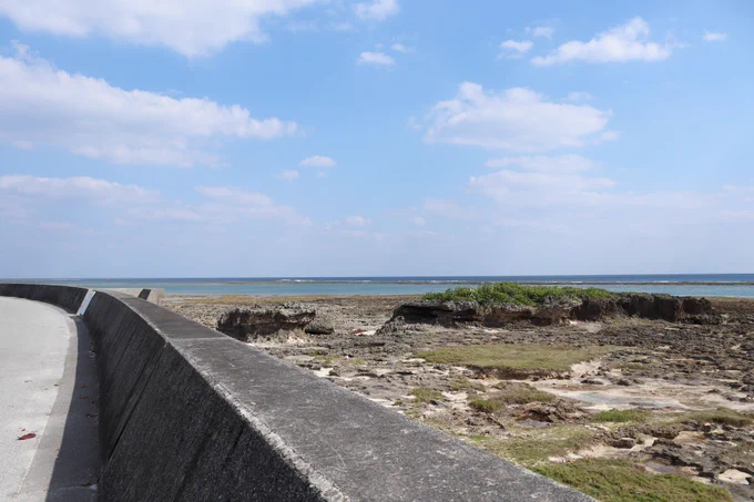 奥武島の写真撮ってきました。
遠くの波立ってるところがリーフ 