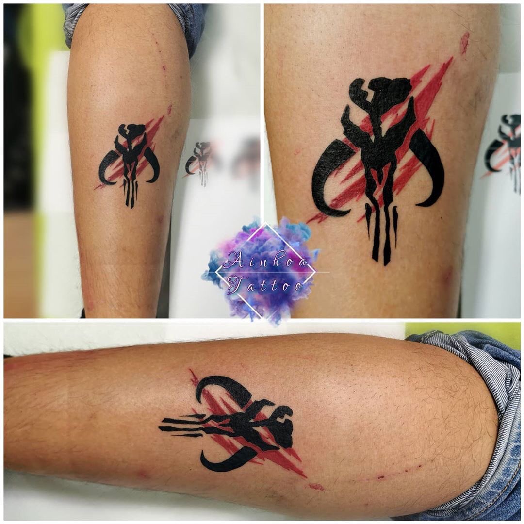 StatuQuoTattoo's tweet photo. Tatuaje de hoy del símbolo de los gerreros mandalorianos de Star Wars. ¡Un placer Endika!
.
#statuquotattoo #inkedboys #tattooedboys #blackworktattoo #starwars #starwarstattoo #logotipetattoo #blackandred #linealworks #inkadict #originaltattooartist #originalartwork #basquetattoo https://t.co/DRezkeDkbU