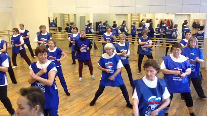 EZkmj0NWoAAnI2I?format=jpg&name=small