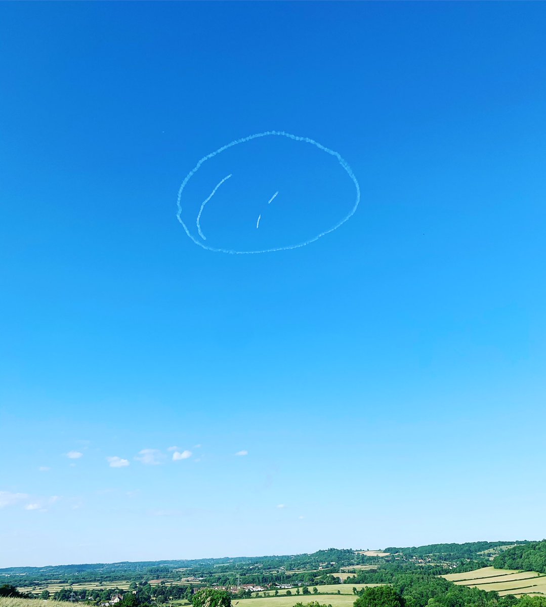 Did anyone else see the #smilesinthesky above #bristol yesterday?
#happyvibes #biplane #richardgoodwin