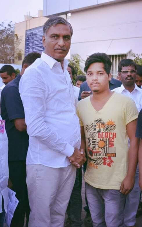 bathini_bunny's tweet photo. ప్రతి పక్షాలు కూడా అభిమానించే మా సిద్దిపేట ముద్దు బిడ్డ ఆరడుగుల బుల్లెట్ మా అన్న @trsharish గారికి జన్మదిన శుభాకాంక్షలు 💐
#HBDKaleshwarRaoTHR #HappyBirthdayHarishRao #HappyBirthdayHarishAnna #Siddipet https://t.co/NkJ8Z2ty7N