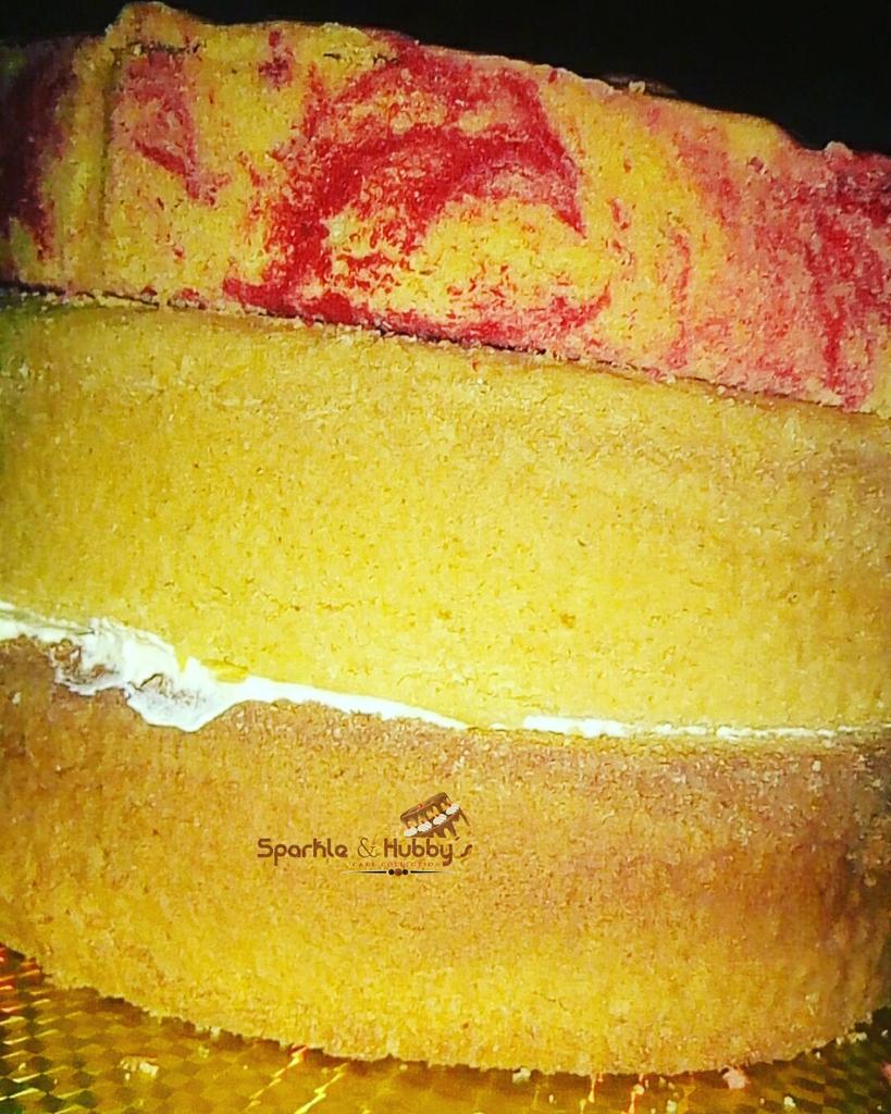 ThePeaceEmeana's tweet photo. Student 1st attempt,  proud teacher alert!  Zero burnt 😍 

#Sparklehhubbyscakes
#vanillacake
#sudentwork
#cakeandlearning
#cakeclasses
#bakers 
#cakes https://t.co/ObwMxgF1vh
