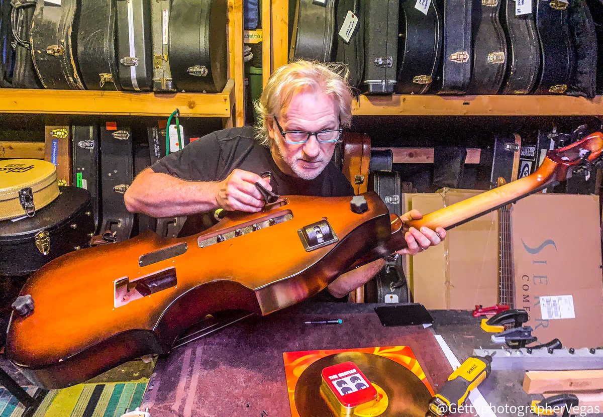 DarrellCBassist's tweet photo. Getting some work down on my electric upright bass this evening! Pat Woodward in #LasVegas #bass #basstech #bassplayer #bassguitar @BassMusicianMag @BassGuitarWorld @BassPlayerWeb @BassPlayUnited https://t.co/qk9WbN9DOn